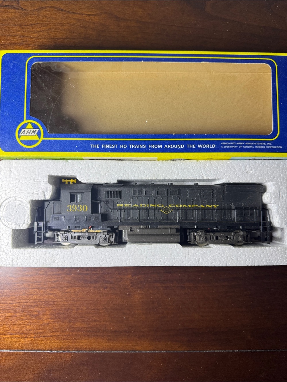 AHM Reading Company HO Scale Diesel Locomotive (New)